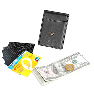 Détail du portefeuille mince en cuir noir avec protection RFID, logo et rangement
