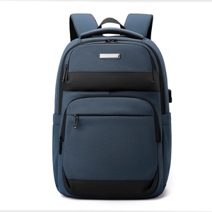 Sacoche bandoulière homme bleu marine en oxford avec port USB et sangle ergonomique