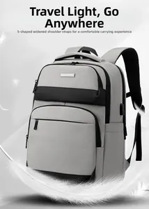 Detalle de correas ergonómicas en S y puerto USB en el bolso de pecho Oxford gris