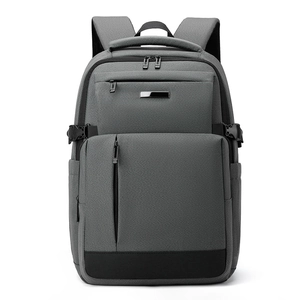 Sac à dos gris pour ordinateur portable avec tissu durable et plusieurs poches zippées