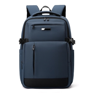 Vue avant d'un sac à dos d'affaires bleu marine pour ordinateur avec rangements