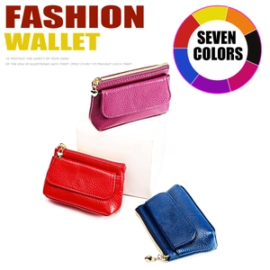 Detail of RFID-blocking genuine leather coin purses with heart zipper and lychee texture