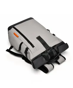 Vue de dessus du sac à dos de plein air grande capacité avec sangles orange