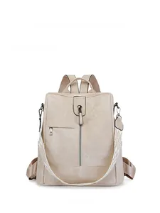 Vue de face d'un sac à dos en cuir PU blanc cassé avec une finition texturée et sangle