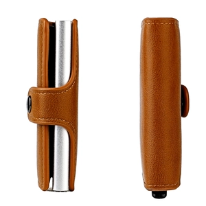 Porte-cartes en cuir marron avec étui en aluminium coulissant et fermeture à pression