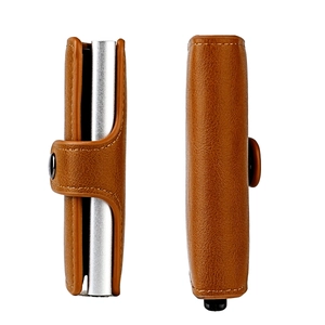Portefeuille en cuir marron et aluminium avec éjection automatique et fermeture à pression