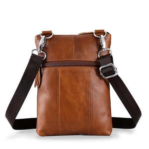 Vista posteriore di una borsa a tracolla in pelle marrone con tasca a zip e cinghia