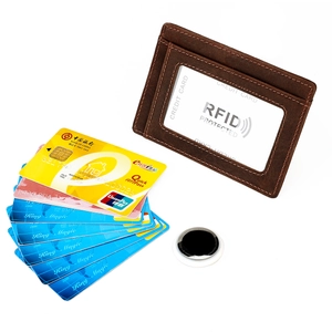 Détails du portefeuille en cuir marron avec protection RFID et fente pour AirTag