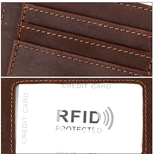 Détail du portefeuille en cuir avec coutures jaunes et fentes pour cartes protégées RFID