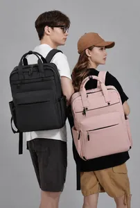 Vue de face de sacs à dos noir et rose en tissu imperméable portés par des modèles