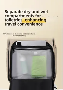 Détail du compartiment étanche sec-humide dans le sac à dos avec rangement PVC