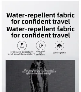 Detalle de tela resistente al agua de la mochila negra con gotas hidrofóbicas