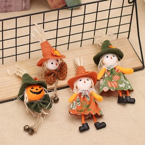 Set di quattro bambole spaventapasseri e zucca con campanelli per decorazioni di Halloween