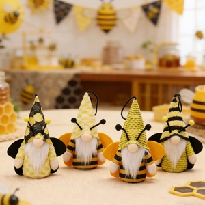 Vierteiliges Set Bienen-Gnome mit Streifenhüten und Flügeln für die Festdekoration