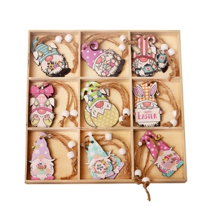 Set de 9 pendentifs nains de Pâques en bois avec oreilles de lapin et œufs en boîte