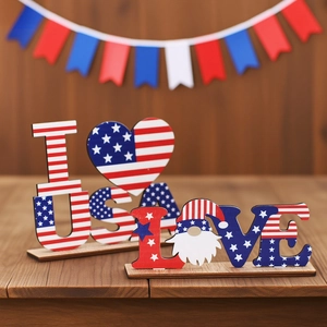Patriotic wooden table signs with I Love USA and Gnome motifs for 4th of July decor