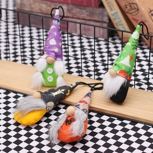 Gnomes d'Halloween en peluche avec chapeaux de sorcière imprimés et longues barbes blanches
