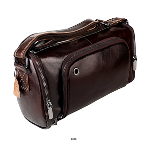 Vue latérale du sac bandoulière en cuir marron foncé avec fermeture éclair en métal