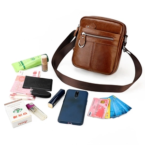 Sac bandoulière en cuir grainé avec poches zippées et grande capacité de rangement