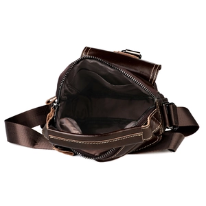 Borsa a tracolla da uomo in pelle marrone scuro con tasca interna e tracolla in nylon