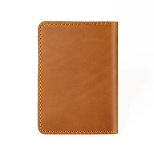 Porta passaporto vintage in pelle crazy horse marrone con cuciture gialle fatte a mano