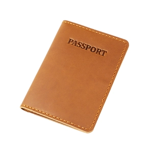 Portapassaporto vintage in pelle marrone Crazy Horse con scritta Passport goffrata