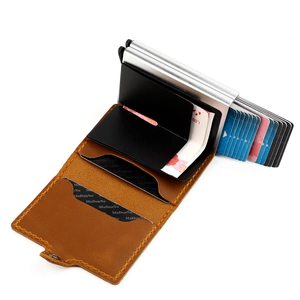 Vue détaillée du portefeuille en cuir avec porte-cartes pop-up et pince à billets noire