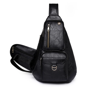 Sac de poitrine noir en cuir texturé vintage avec fermetures éclair argentées
