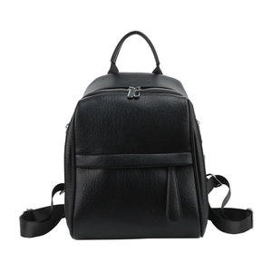 Vue détaillée du sac à dos en cuir grainé noir avec fermetures éclair métalliques doubles