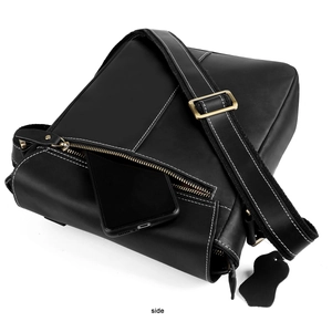 Detail view of the black crazy horse leather messenger bag with phone storage compartment