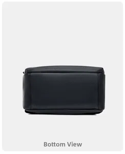 Vue détaillée du fond renforcé du sac à dos en cuir noir grainé de qualité supérieure