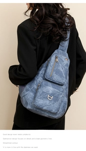 Détails du sac bandoulière bleu style denim avec boucle en D et poches zippées