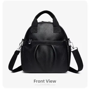 Dettaglio frontale dello zaino in pelle PU nera con trama litchi e zip metalliche