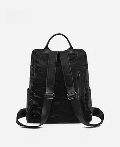 Vue arrière du sac à dos Oxford noir vintage avec fermeture éclair antivol et texture