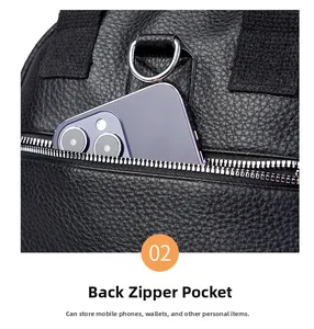 Dettaglio dello zaino in pelle PU impermeabile con tasca posteriore a zip per cellulari
