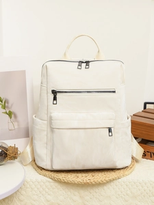 Vue détaillée du sac à dos vintage en PU crème avec plusieurs poches zippées pratiques