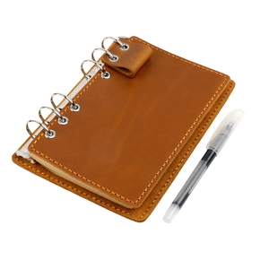Carnet vintage en cuir Crazy Horse marron à 6 anneaux avec porte-stylo et stylo