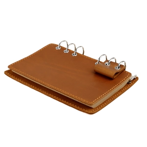 Carnet vintage en cuir crazy horse avec couverture marron et reliure à 6 anneaux