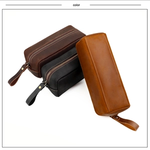 Detailansicht handgefertigter Federmäppchen aus Crazy Horse Leder in drei Vintage-Farben