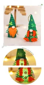 Détail de gnomes de la Saint-Patrick à LED avec chapeaux de trèfle et lumières chaudes