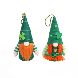 Paire de gnomes en peluche lumineux pour la Saint-Patrick avec trèfles décoratifs