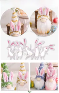 Detalle de gorros de punto para gnomos de Pascua con orejas de conejo y barba de felpa suave