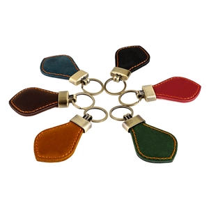Vintage Genuine Leather Car Keychain For Men Women Handmade Crazy Horse Leather Key Ring With Antique Bronze Metal Buckle
