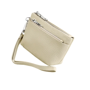Détail du petit porte-monnaie beige en cuir grainé avec double zip et dragonne amovible