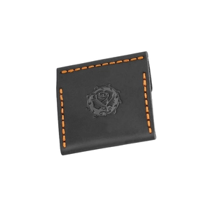 Macro scatto di astuccio per gioielli in pelle nera con rosa sbalzata e cuciture arancioni