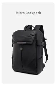 Vista lateral de una mochila negra impermeable para negocios con correas transpirables