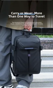 Detalle de mochila negra para portátil con asa versátil y correas de hombro ajustables