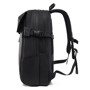 Mochila negra para portátil de gran capacidad con correas de malla transpirable y capas