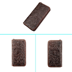 Vues détaillées du portefeuille en cuir marron vintage avec motifs floraux en 3D