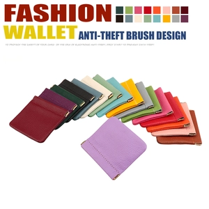 Collezione di portamonete in pelle con design antifurto e 15 diverse opzioni di colore